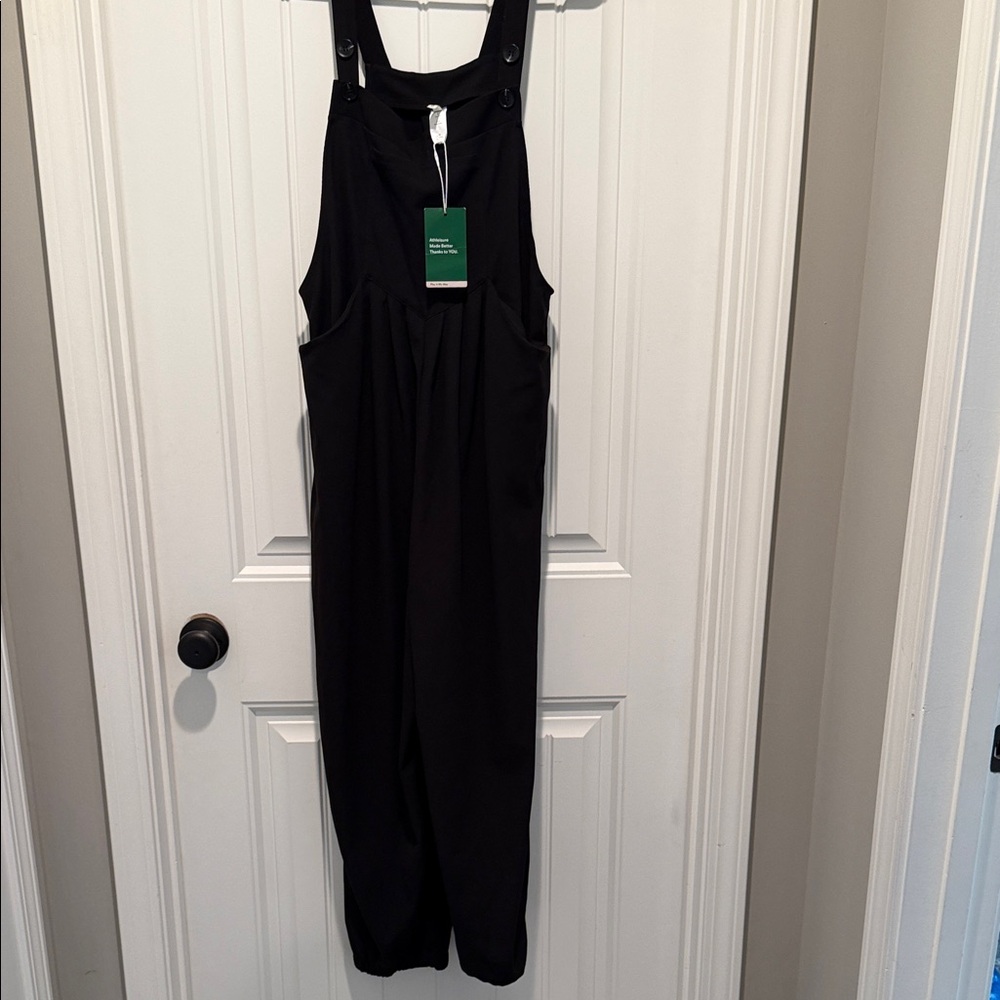 HALARA Black Relaxed Strap Jumpsuit with Front Pockets
